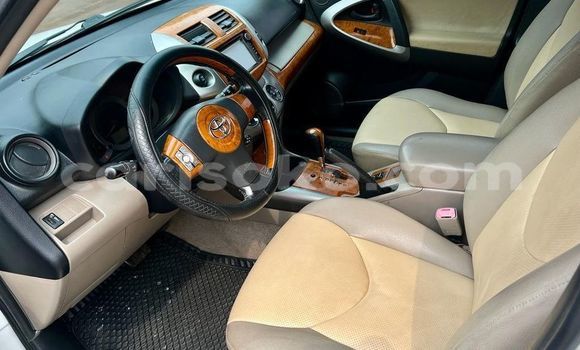 اشتري مستعمل Toyota RAV4 Blanc سيارة في Kigali في Rwanda اشتري مستعمل Toyota RAV4 Blanc سيارة في Kigali في Rwanda