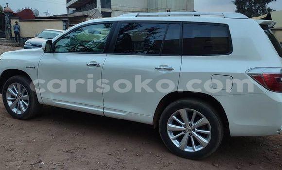 Acheter Occasion Voiture Toyota Highlander Blanc à Kigali, Rwanda Acheter Occasion Voiture Toyota Highlander Blanc à Kigali, Rwanda