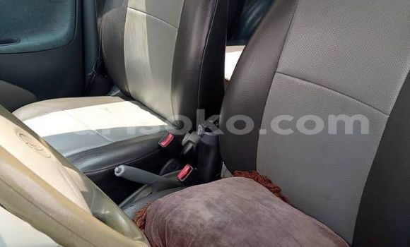 Acheter Occasion Voiture Toyota Vitz Autre à Kigali, Rwanda Acheter Occasion Voiture Toyota Vitz Autre à Kigali, Rwanda