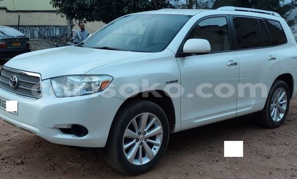Acheter Occasion Voiture Toyota Highlander Blanc à Kigali, Rwanda Acheter Occasion Voiture Toyota Highlander Blanc à Kigali, Rwanda