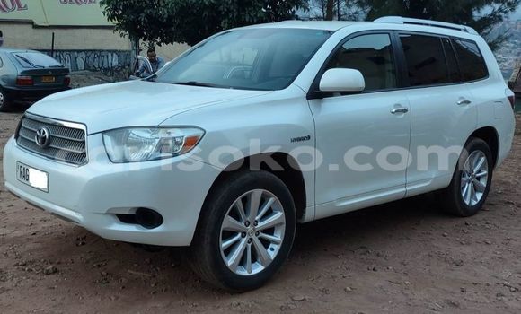 Acheter Occasion Voiture Toyota Highlander Blanc à Kigali, Rwanda Acheter Occasion Voiture Toyota Highlander Blanc à Kigali, Rwanda