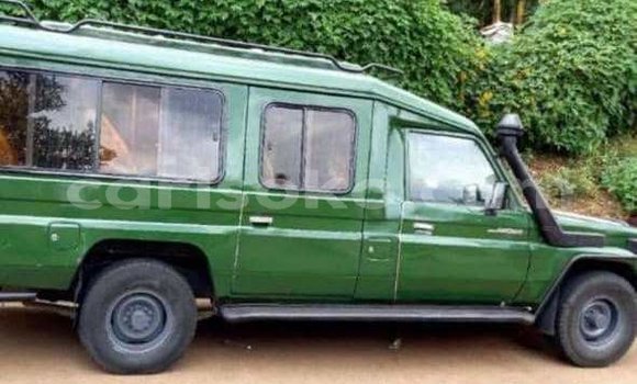 Acheter Occasion Voiture Toyota Land Cruiser Vert à Kigali, Rwanda Acheter Occasion Voiture Toyota Land Cruiser Vert à Kigali, Rwanda