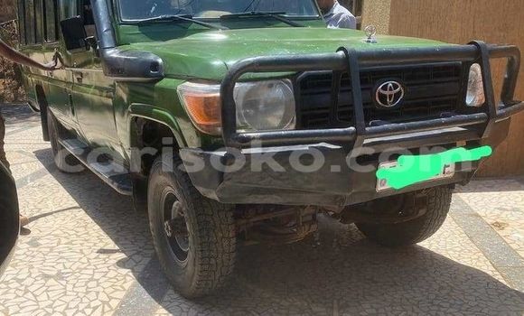 Acheter Occasion Voiture Toyota Land Cruiser Vert à Kigali, Rwanda Acheter Occasion Voiture Toyota Land Cruiser Vert à Kigali, Rwanda