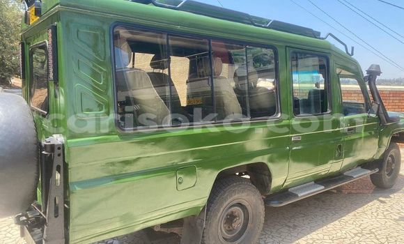 Acheter Occasion Voiture Toyota Land Cruiser Vert à Kigali, Rwanda Acheter Occasion Voiture Toyota Land Cruiser Vert à Kigali, Rwanda