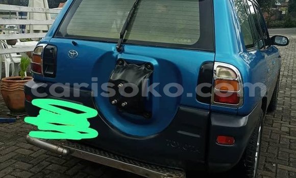 Acheter Occasion Voiture Toyota RAV4 Bleu à Kigali, Rwanda Acheter Occasion Voiture Toyota RAV4 Bleu à Kigali, Rwanda
