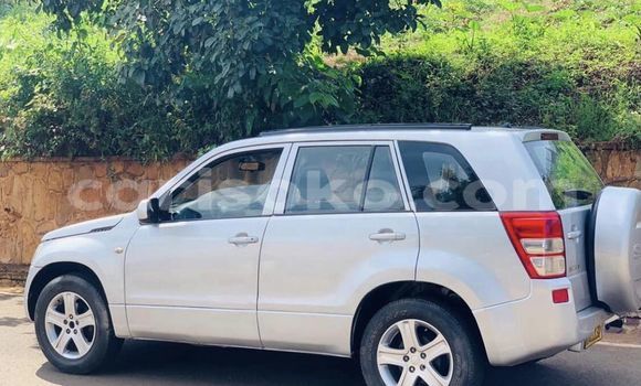 Acheter Occasion Voiture Suzuki Grand Vitara Blanc à Kigali, Rwanda Acheter Occasion Voiture Suzuki Grand Vitara Blanc à Kigali, Rwanda