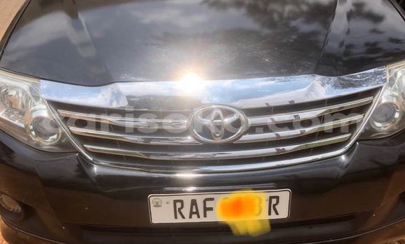 Acheter Occasion Voiture Toyota Fortuner Noir à Kigali, Rwanda Acheter Occasion Voiture Toyota Fortuner Noir à Kigali, Rwanda