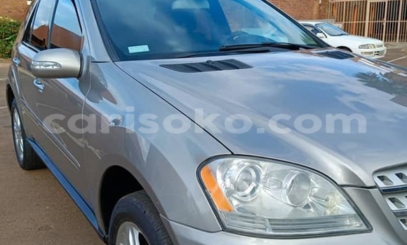Sayi Na hannu Mercedes-Benz ML–Class Autre Mota in Kigali a Rwanda Sayi Na hannu Mercedes-Benz ML–Class Autre Mota in Kigali a Rwanda