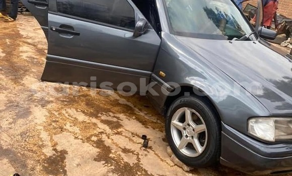 Sayi Na hannu Mercedes-Benz C–Class Gris Mota in Kigali a Rwanda Sayi Na hannu Mercedes-Benz C–Class Gris Mota in Kigali a Rwanda