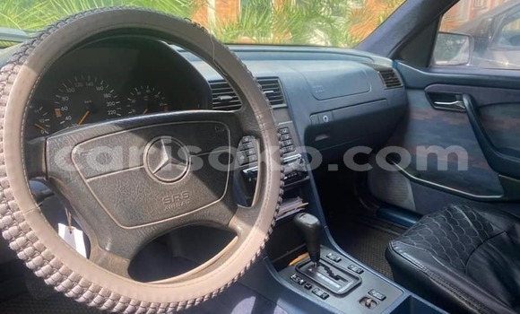 Sayi Na hannu Mercedes-Benz C–Class Gris Mota in Kigali a Rwanda Sayi Na hannu Mercedes-Benz C–Class Gris Mota in Kigali a Rwanda