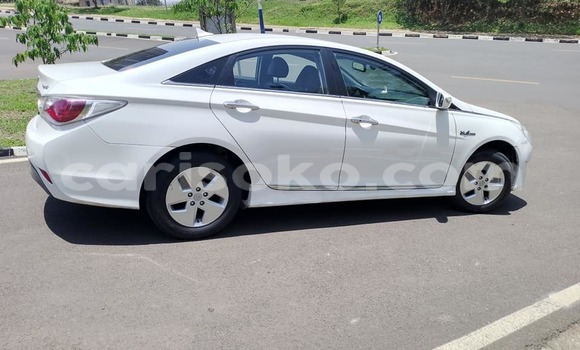 اشتري مستعمل Hyundai Sonata Blanc سيارة في Kigali في Rwanda اشتري مستعمل Hyundai Sonata Blanc سيارة في Kigali في Rwanda