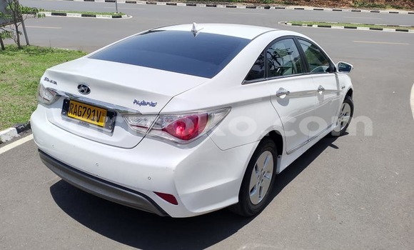 اشتري مستعمل Hyundai Sonata Blanc سيارة في Kigali في Rwanda اشتري مستعمل Hyundai Sonata Blanc سيارة في Kigali في Rwanda