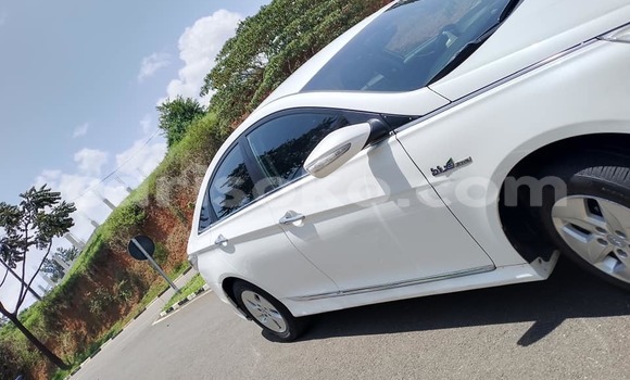 اشتري مستعمل Hyundai Sonata Blanc سيارة في Kigali في Rwanda اشتري مستعمل Hyundai Sonata Blanc سيارة في Kigali في Rwanda