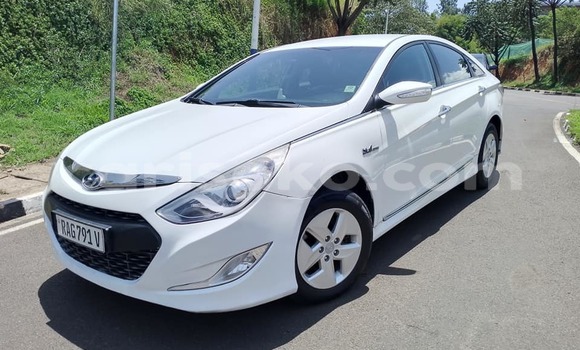 اشتري مستعمل Hyundai Sonata Blanc سيارة في Kigali في Rwanda اشتري مستعمل Hyundai Sonata Blanc سيارة في Kigali في Rwanda