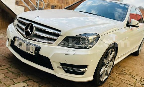 اشتري مستعمل Mercedes-Benz KOMPRESSOR Blanc سيارة في Kigali في Rwanda اشتري مستعمل Mercedes-Benz KOMPRESSOR Blanc سيارة في Kigali في Rwanda