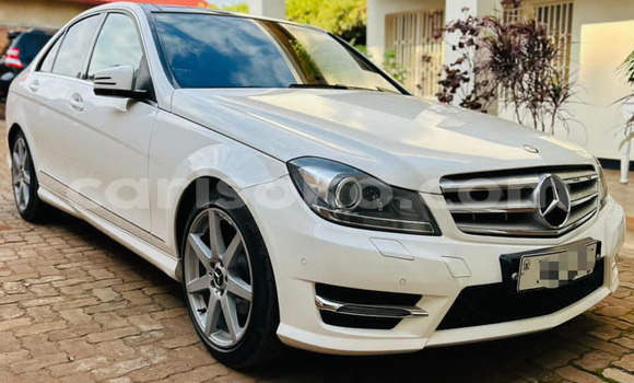 اشتري مستعمل Mercedes-Benz KOMPRESSOR Blanc سيارة في Kigali في Rwanda اشتري مستعمل Mercedes-Benz KOMPRESSOR Blanc سيارة في Kigali في Rwanda
