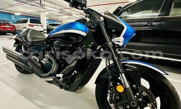 اشتري مستعمل Suzuki Boulevard Bleu دراجة نارية في Kigali في Rwanda