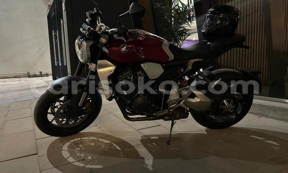 Acheter Occasion Moto Honda CB Rouge à Kigali, Rwanda Acheter Occasion Moto Honda CB Rouge à Kigali, Rwanda