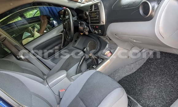 Sayi Na hannu Toyota RAV4 Bleu Mota in Kigali a Rwanda Sayi Na hannu Toyota RAV4 Bleu Mota in Kigali a Rwanda