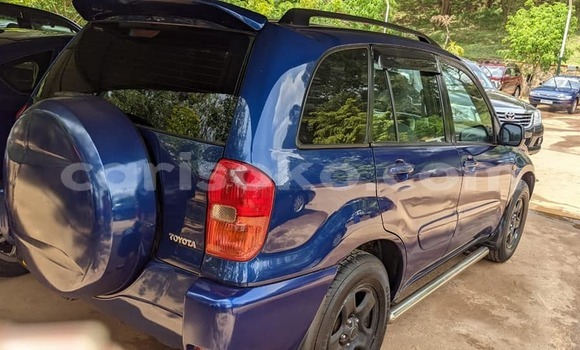 Sayi Na hannu Toyota RAV4 Bleu Mota in Kigali a Rwanda Sayi Na hannu Toyota RAV4 Bleu Mota in Kigali a Rwanda