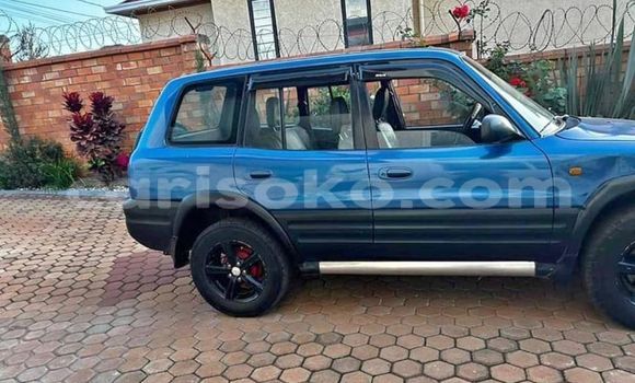 Sayi Na hannu Toyota RAV4 Bleu Mota in Kigali a Rwanda Sayi Na hannu Toyota RAV4 Bleu Mota in Kigali a Rwanda
