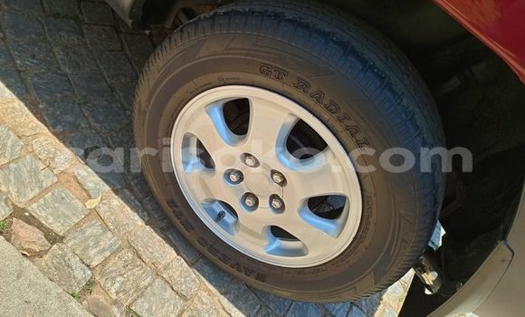 Acheter Occasion Voiture Toyota RAV4 Rouge à Kigali, Rwanda Acheter Occasion Voiture Toyota RAV4 Rouge à Kigali, Rwanda