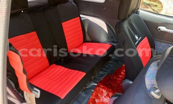 Acheter Occasion Voiture Toyota RAV4 Rouge à Kigali, Rwanda Acheter Occasion Voiture Toyota RAV4 Rouge à Kigali, Rwanda