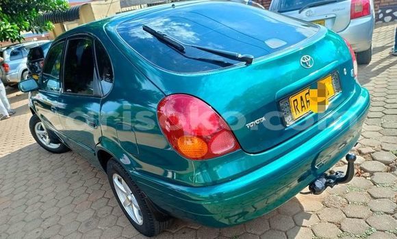 Acheter Occasion Voiture Toyota Corolla Vert à Kigali, Rwanda Acheter Occasion Voiture Toyota Corolla Vert à Kigali, Rwanda