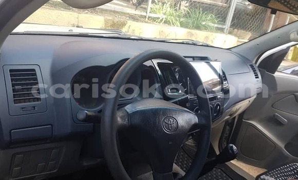 Acheter Occasion Voiture Toyota Hiluxe VIGO Blanc à Kigali, Rwanda Acheter Occasion Voiture Toyota Hiluxe VIGO Blanc à Kigali, Rwanda