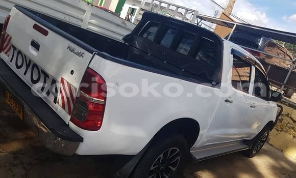 Acheter Occasion Voiture Toyota Hiluxe VIGO Blanc à Kigali, Rwanda Acheter Occasion Voiture Toyota Hiluxe VIGO Blanc à Kigali, Rwanda