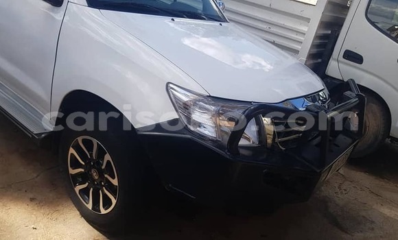 Acheter Occasion Voiture Toyota Hiluxe VIGO Blanc à Kigali, Rwanda Acheter Occasion Voiture Toyota Hiluxe VIGO Blanc à Kigali, Rwanda