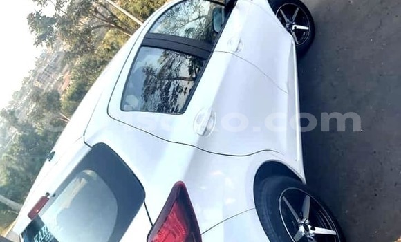 Acheter Occasion Voiture Toyota Yaris Blanc à Kigali, Rwanda Acheter Occasion Voiture Toyota Yaris Blanc à Kigali, Rwanda