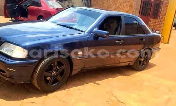 Acheter Occasion Voiture Mercedes-Benz C–Class Noir à Kigali, Rwanda Acheter Occasion Voiture Mercedes-Benz C–Class Noir à Kigali, Rwanda