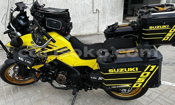 Sayi Na hannu Suzuki V-Strom Autre Motsi in Kigali a Rwanda