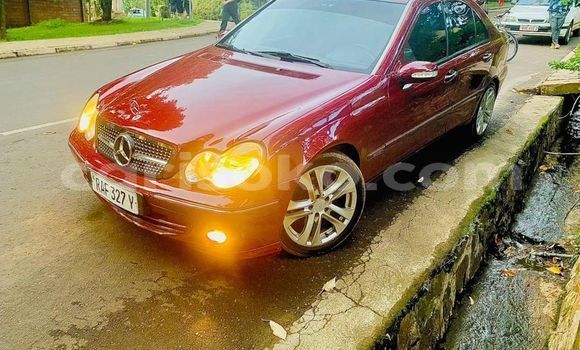 Acheter Occasion Voiture Mercedes-Benz C-Classe Rouge à Kigali, Rwanda Acheter Occasion Voiture Mercedes-Benz C-Classe Rouge à Kigali, Rwanda