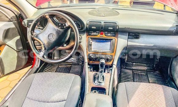 Acheter Occasion Voiture Mercedes-Benz C-Classe Rouge à Kigali, Rwanda Acheter Occasion Voiture Mercedes-Benz C-Classe Rouge à Kigali, Rwanda