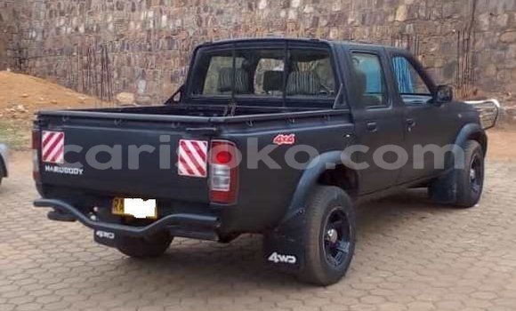Acheter Occasion Voiture Nissan Hardbody Noir à Kigali, Rwanda Acheter Occasion Voiture Nissan Hardbody Noir à Kigali, Rwanda