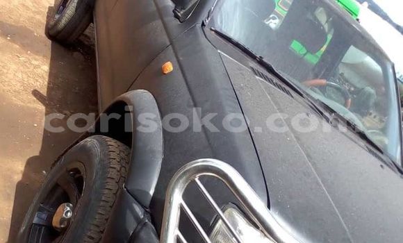 Acheter Occasion Voiture Nissan Hardbody Noir à Kigali, Rwanda Acheter Occasion Voiture Nissan Hardbody Noir à Kigali, Rwanda