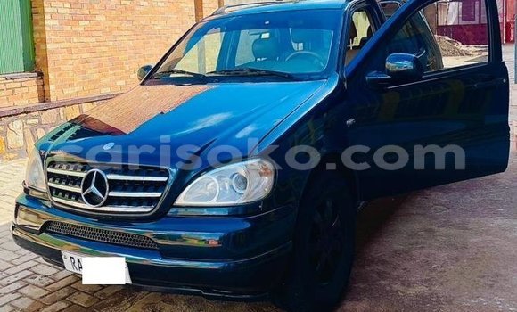 Acheter Occasion Voiture Mercedes-Benz ML–Class Bleu à Kigali, Rwanda Acheter Occasion Voiture Mercedes-Benz ML–Class Bleu à Kigali, Rwanda