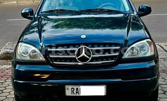 Acheter Occasion Voiture Mercedes-Benz ML–Class Bleu à Kigali, Rwanda Acheter Occasion Voiture Mercedes-Benz ML–Class Bleu à Kigali, Rwanda