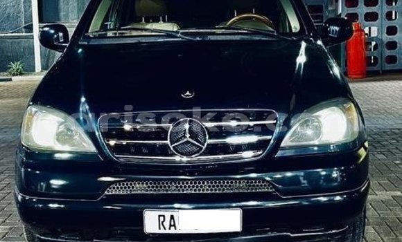 Acheter Occasion Voiture Mercedes-Benz ML–Class Bleu à Kigali, Rwanda Acheter Occasion Voiture Mercedes-Benz ML–Class Bleu à Kigali, Rwanda