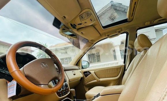 Acheter Occasion Voiture Mercedes-Benz ML–Class Bleu à Kigali, Rwanda Acheter Occasion Voiture Mercedes-Benz ML–Class Bleu à Kigali, Rwanda
