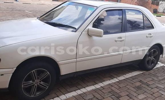 Sayi Na hannu Mercedes-Benz C–Class Blanc Mota in Kigali a Rwanda Sayi Na hannu Mercedes-Benz C–Class Blanc Mota in Kigali a Rwanda