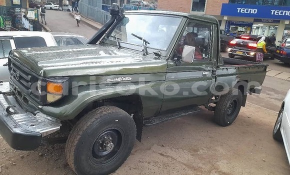 Sayi Na hannu Toyota Land Cruiser Gris Mota in Kigali a Rwanda Sayi Na hannu Toyota Land Cruiser Gris Mota in Kigali a Rwanda