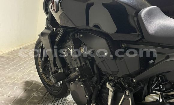 Acheter Occasion Moto Honda CB Noir à Kigali, Rwanda Acheter Occasion Moto Honda CB Noir à Kigali, Rwanda