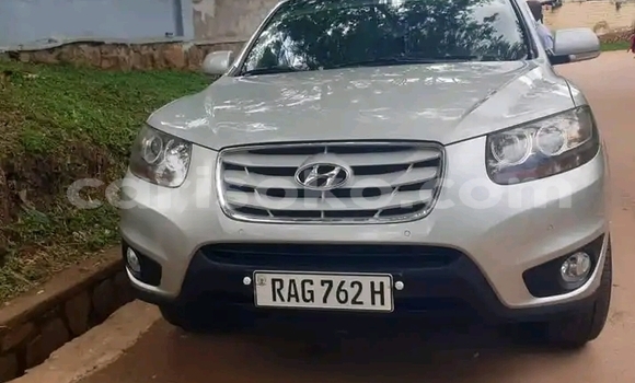 Sayi Na hannu Hyundai Santa Fe Beige Mota in Kigali a Rwanda Sayi Na hannu Hyundai Santa Fe Beige Mota in Kigali a Rwanda