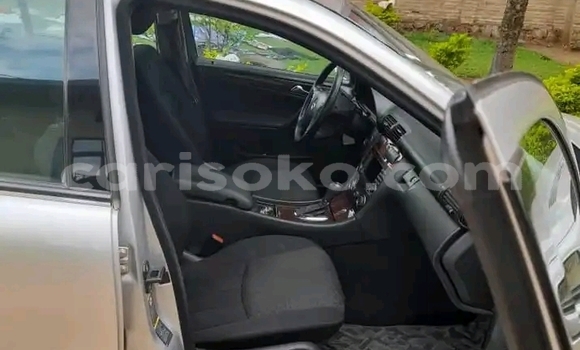 Sayi Na hannu Mercedes-Benz C–Class Autre Mota in Kigali a Rwanda Sayi Na hannu Mercedes-Benz C–Class Autre Mota in Kigali a Rwanda