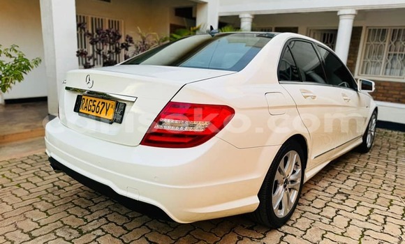 اشتري مستعمل Mercedes-Benz C–Class Blanc سيارة في Kigali في Rwanda اشتري مستعمل Mercedes-Benz C–Class Blanc سيارة في Kigali في Rwanda