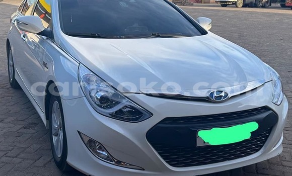 اشتري مستعمل Hyundai Sonata Blanc سيارة في Kigali في Rwanda اشتري مستعمل Hyundai Sonata Blanc سيارة في Kigali في Rwanda