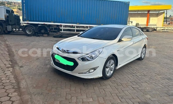 اشتري مستعمل Hyundai Sonata Blanc سيارة في Kigali في Rwanda اشتري مستعمل Hyundai Sonata Blanc سيارة في Kigali في Rwanda